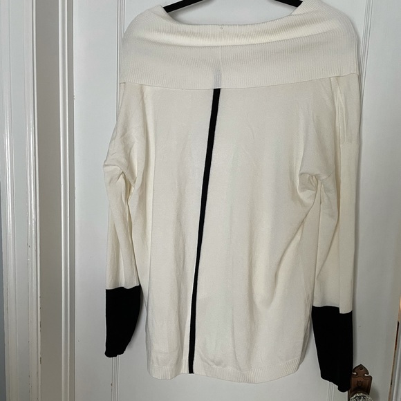 Beautiful Off The Shoulder Long Sleeve - Picture 7 of 7